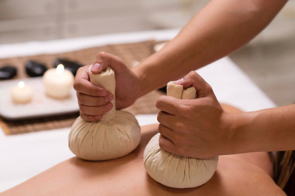 Массаж тела Травянными мешочками (Пиндами)